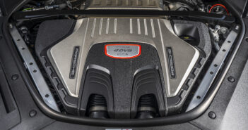 Engines on Test: Porsche Panamera GTS 4.0-liter V8